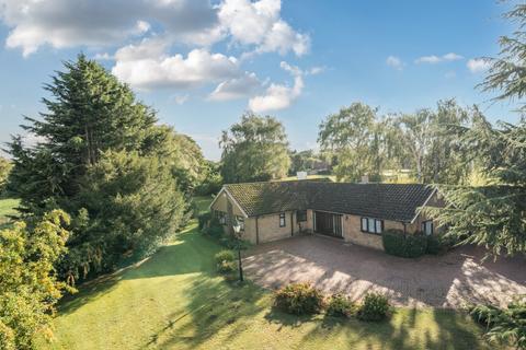 4 bedroom detached bungalow for sale, Lincoln Road, Caythorpe, Grantham, Lincolnshire, NG32