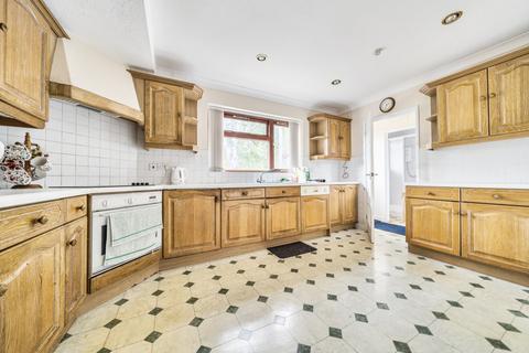 4 bedroom detached bungalow for sale, Lincoln Road, Caythorpe, Grantham, Lincolnshire, NG32