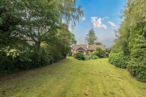 4 bedroom detached bungalow for sale, Lincoln Road, Caythorpe, Grantham, Lincolnshire, NG32