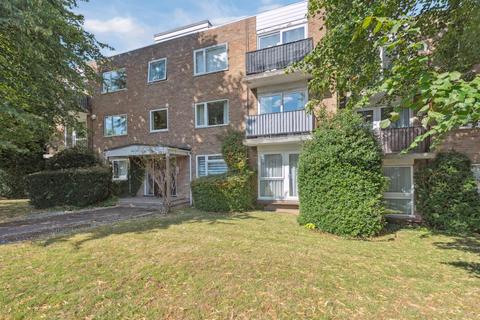 1 bedroom apartment for sale, Priory Court, Hitchin, SG4