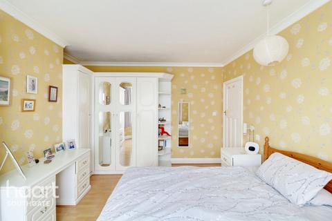 South Lodge Drive, London