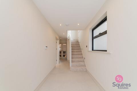 4 bedroom semi-detached house for sale, Sandringham Gardens, London, N12