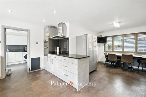 8 Bramston Close, Chelmsford, CM2 7EW