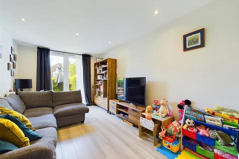 2 bedroom apartment for sale, Roxborough Avenue, Harrow