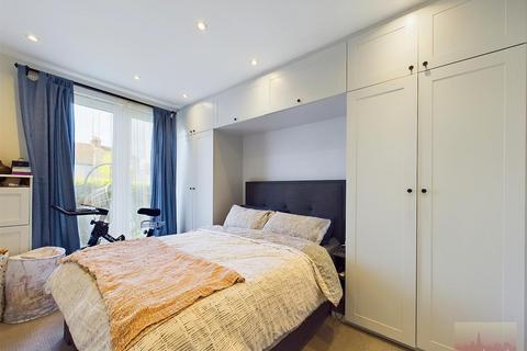 2 bedroom apartment for sale, Roxborough Avenue, Harrow