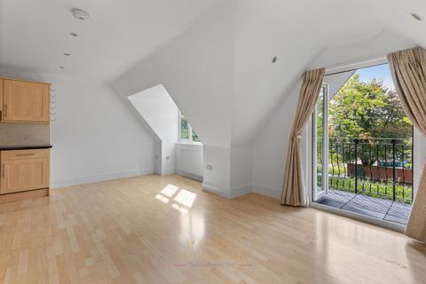 2 bedroom flat for sale, Gales Drive, Crawley RH10