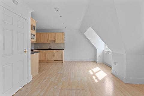 2 bedroom flat for sale, Gales Drive, Crawley RH10
