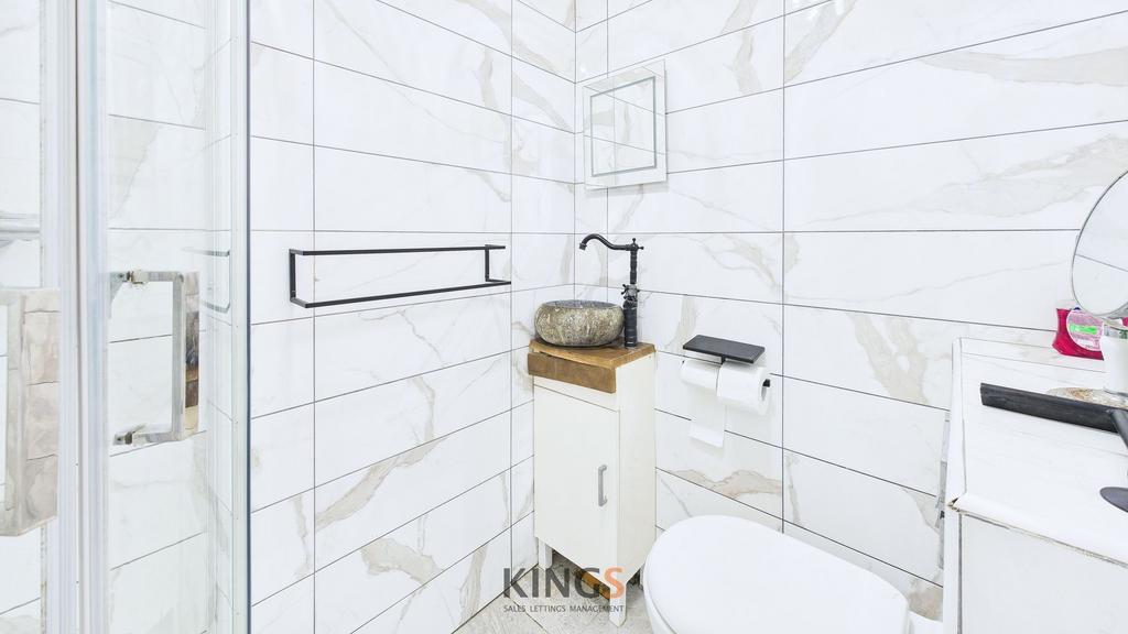 Shower Room Annexe