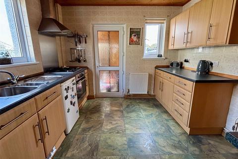 3 bedroom end of terrace house for sale, Picton Close, Hakin, Milford Haven, Pembrokeshire, SA73
