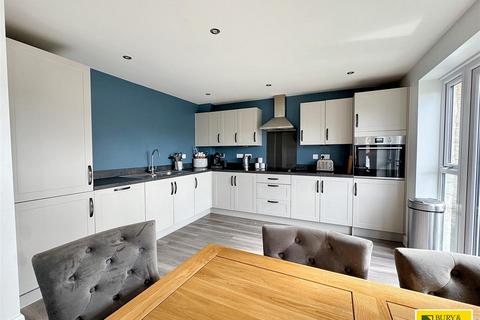 4 bedroom detached house for sale, Silkstone Crescent