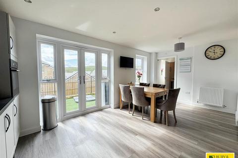 4 bedroom detached house for sale, Silkstone Crescent