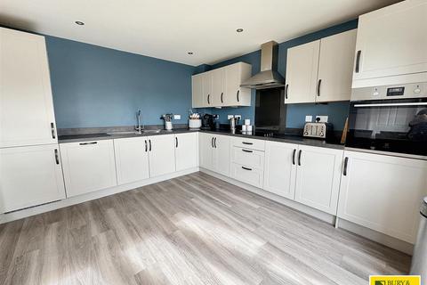 4 bedroom detached house for sale, Silkstone Crescent