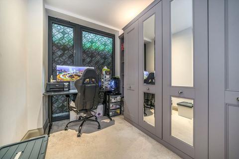 8 Indigo Square, Surbiton, KT6 5BG