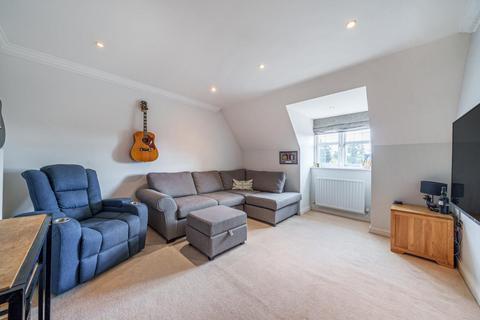 2 bedroom apartment for sale, Jenkins Court, Bagshot GU19