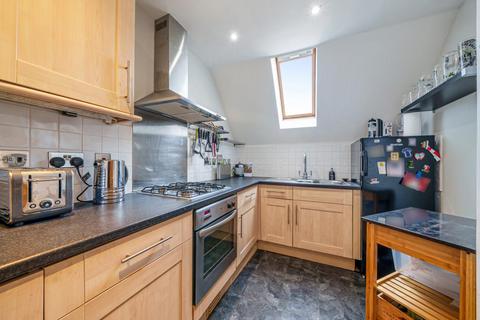 2 bedroom apartment for sale, Jenkins Court, Bagshot GU19