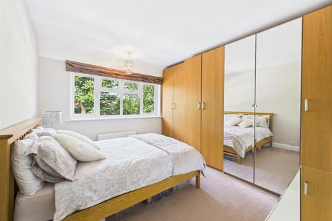 50 Elmbridge Drive, Ruislip, HA4 7UT