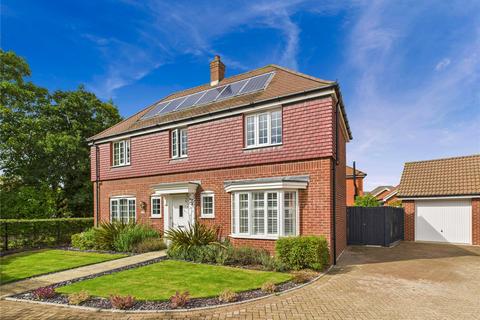 38 Abbott Way, Holbrook, Ipswich, IP9 2FF