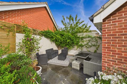 38 Abbott Way, Holbrook, Ipswich, IP9 2FF