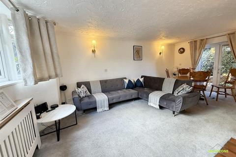 4 bedroom detached house for sale, Magpie Hall Lane, Bromley. BR2