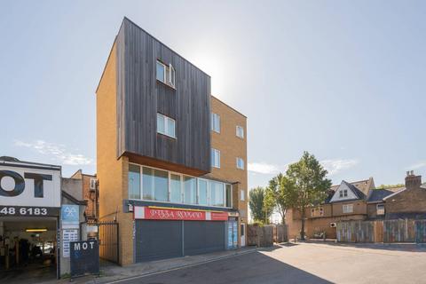 3 bedroom flat to rent, London Road, Mitcham, CR4