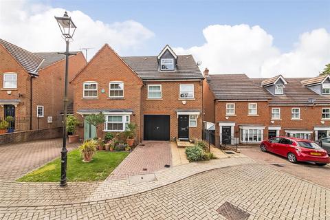 3 bedroom semi-detached house for sale, Newbery Close, Caterham CR3