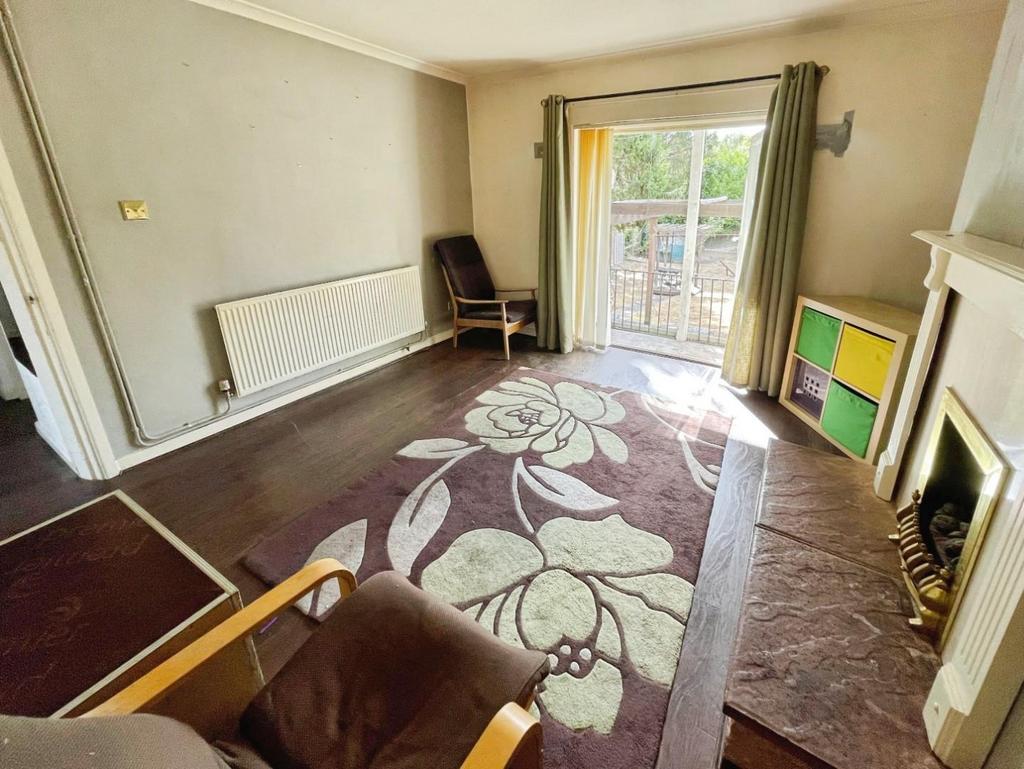E12f3c6d-Living 202.jpg