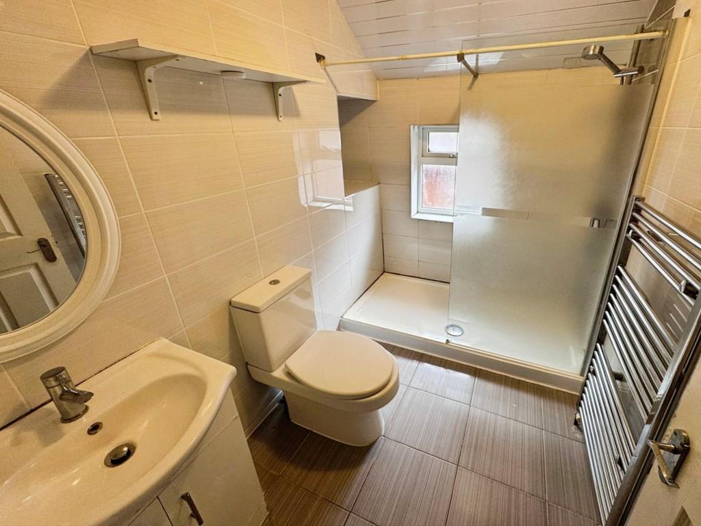 Shower Room.jpg