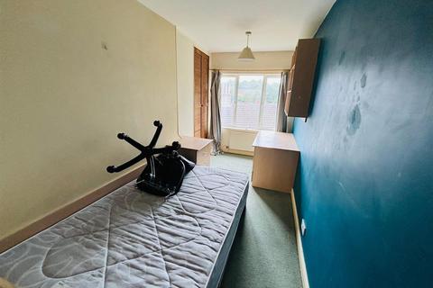 6 Knowle Mount, Leeds, LS4 2PP