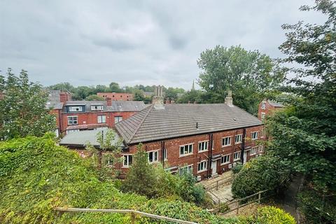 6 Knowle Mount, Leeds, LS4 2PP