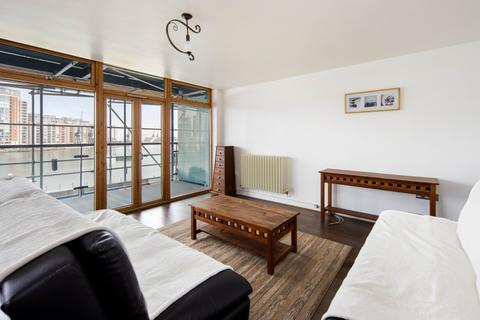 2 bedroom flat for sale, Western Beach Apartments, 36 Hanover Avenue, London, E16
