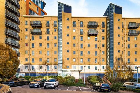 2 bedroom flat for sale, Western Beach Apartments, 36 Hanover Avenue, London, E16
