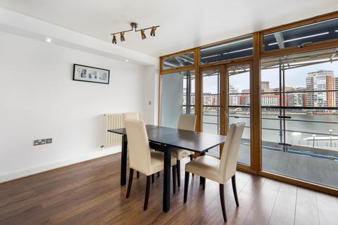 2 bedroom flat for sale, Western Beach Apartments, 36 Hanover Avenue, London, E16