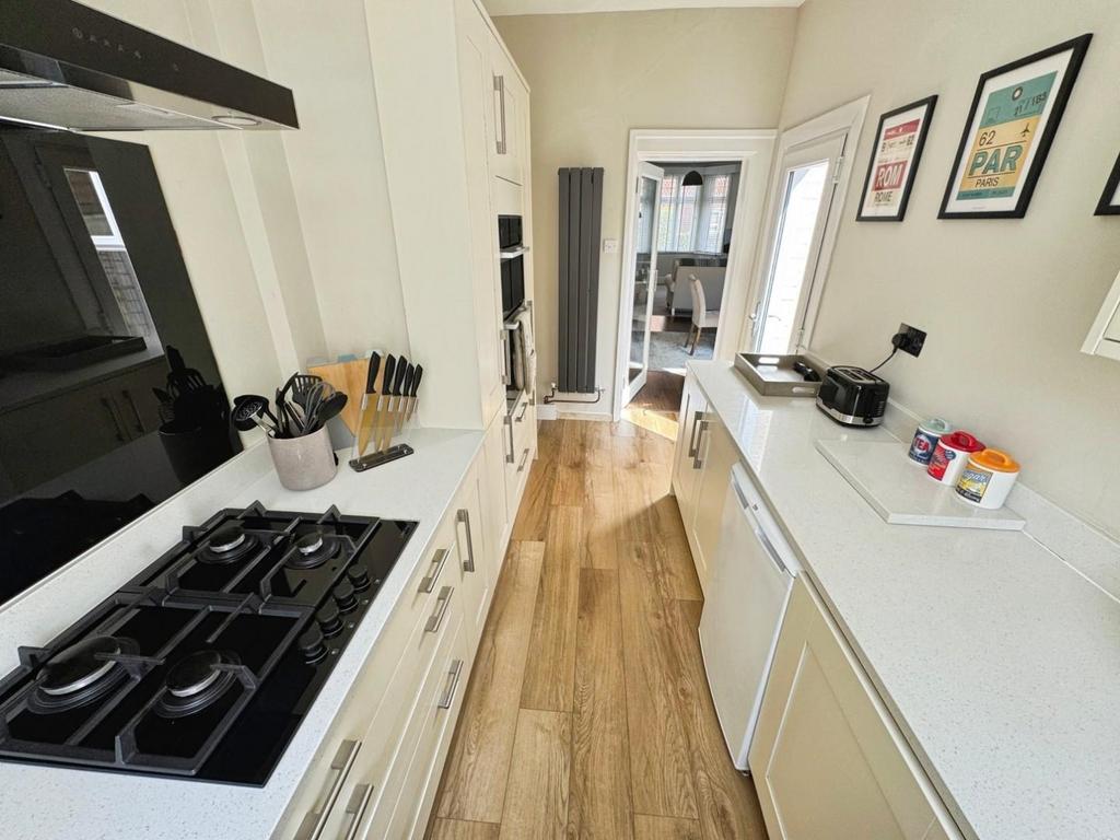 Kitchen a.jpg