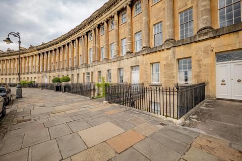 1 bedroom flat for sale, Royal Crescent, Bath, Somerset, BA1