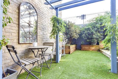 3 bedroom apartment for sale, Queensbridge Drive, Ramsgate CT11