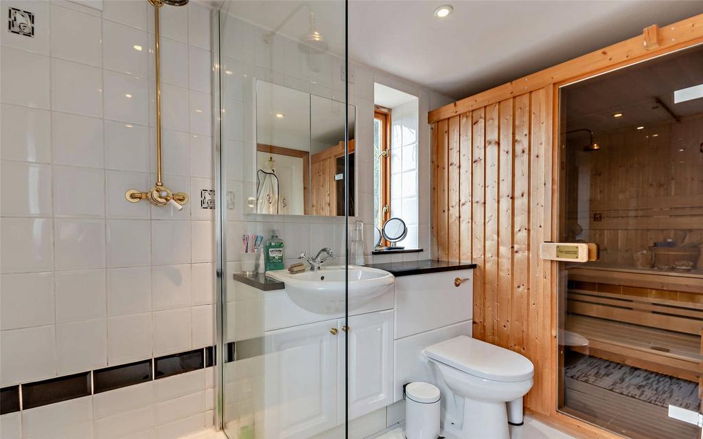 En Suite Bedroom 4