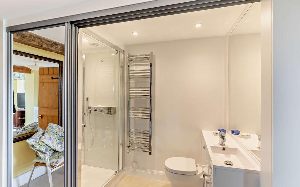 Bedroom 2 Ensuite