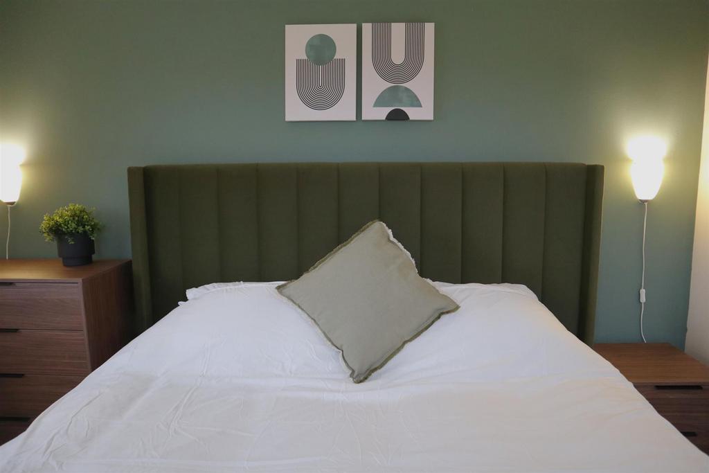 Masterbed-2.jpg