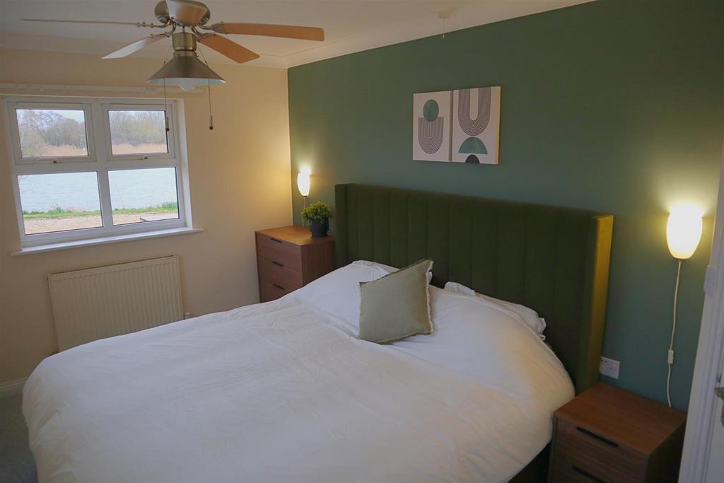 Masterbed-3.jpg