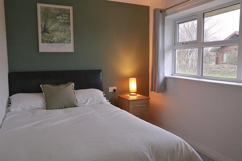 2 bedroom bungalow to rent, Lower Lakes Straight Drove, Straight Drove