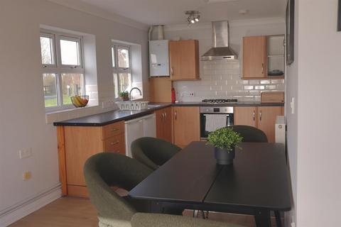 2 bedroom bungalow to rent, Lower Lakes Straight Drove, Straight Drove