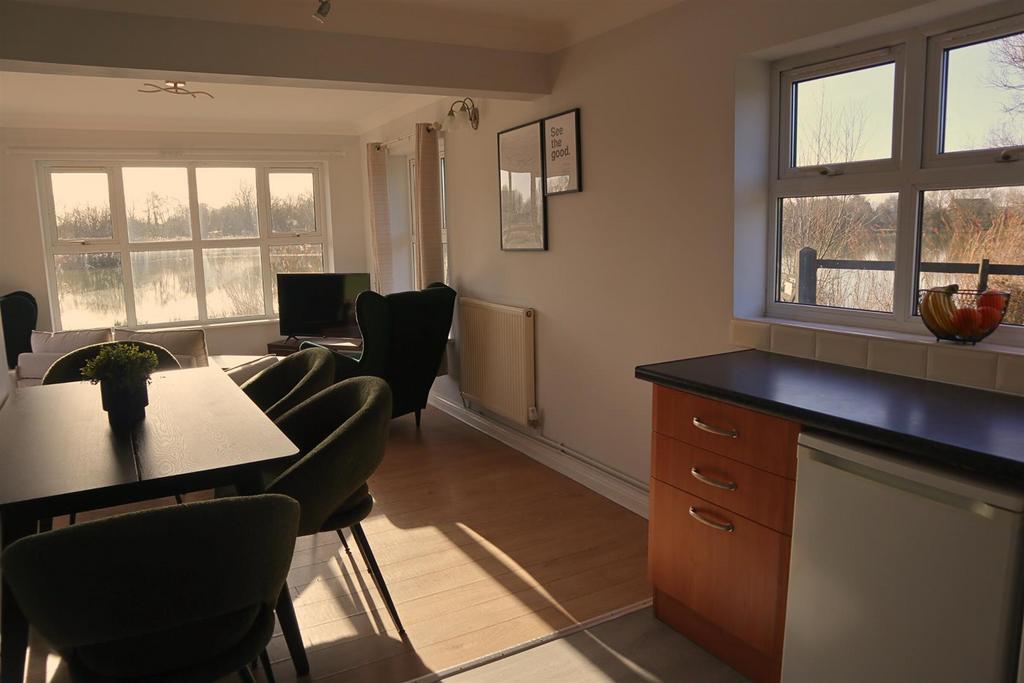 Lounge4.jpg