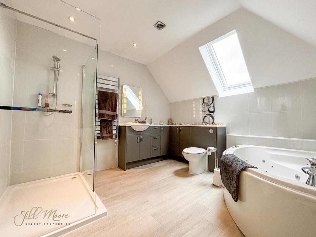 Master En-Suite