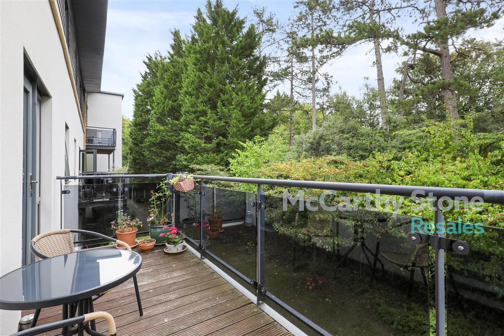 03-db77 CT MCS Flat 32 Jenner Court 05 (3)-logo.JPG