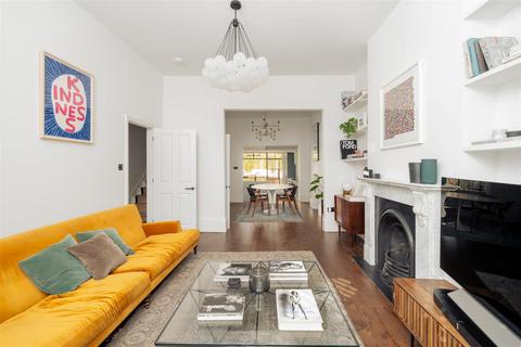 23 Frithville Gardens, London, W12 7JG