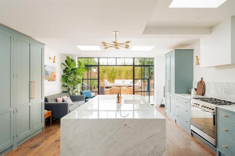 23 Frithville Gardens, London, W12 7JG