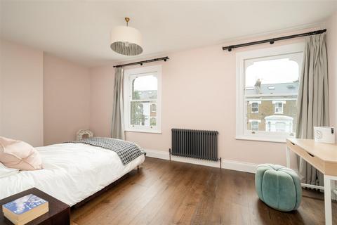 23 Frithville Gardens, London, W12 7JG
