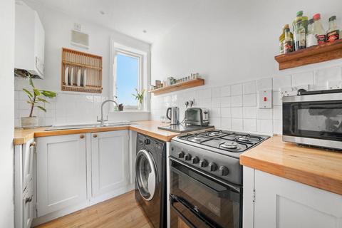 2 bedroom flat for sale, Manse Road, London, N16