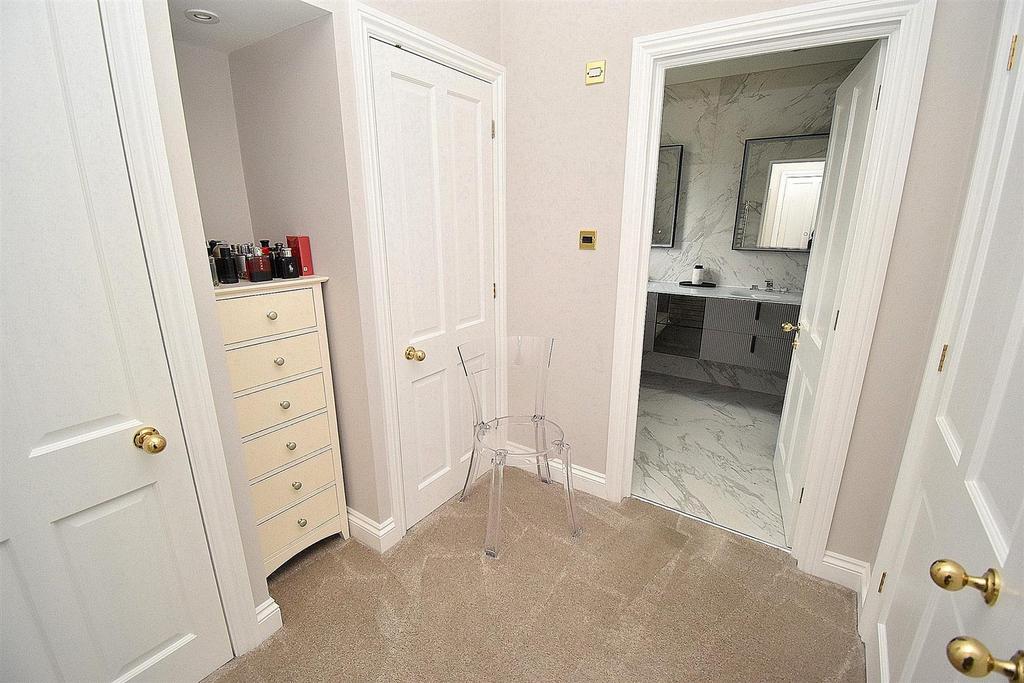 Dressing room to ensuite.jpg