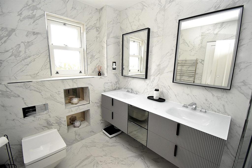 Ensuite pt 1.jpg